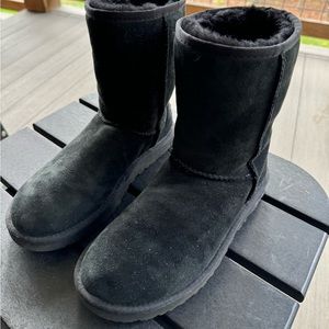 Uggs - black - size 7.